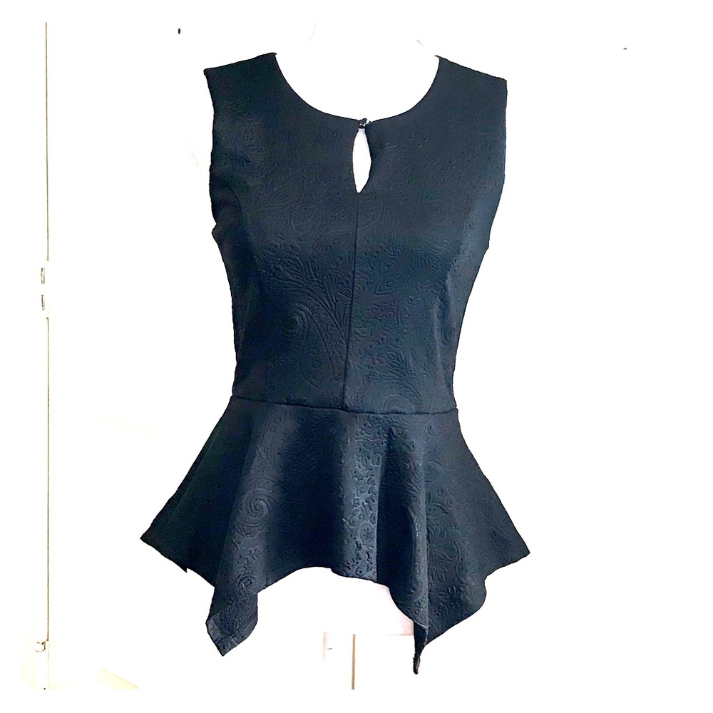 NWT Monteau sleeveless blouse